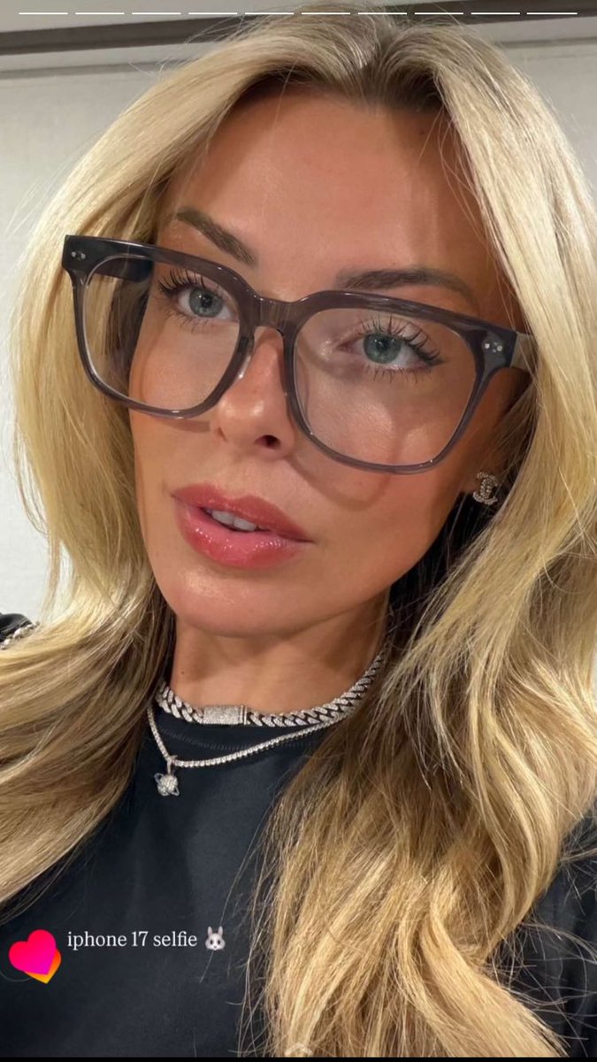 QueenSophR's tweet photo. Hosting sessions all day💋
You could cover these glasses in cum over n over🥰🥰

#wankchat #wankbattle https://t.co/2w07qsyqzo