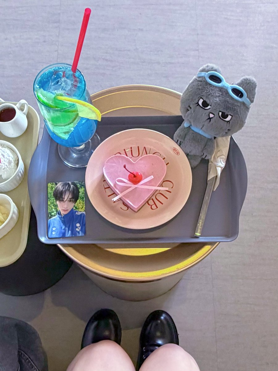 ₜₑₙ tweet media