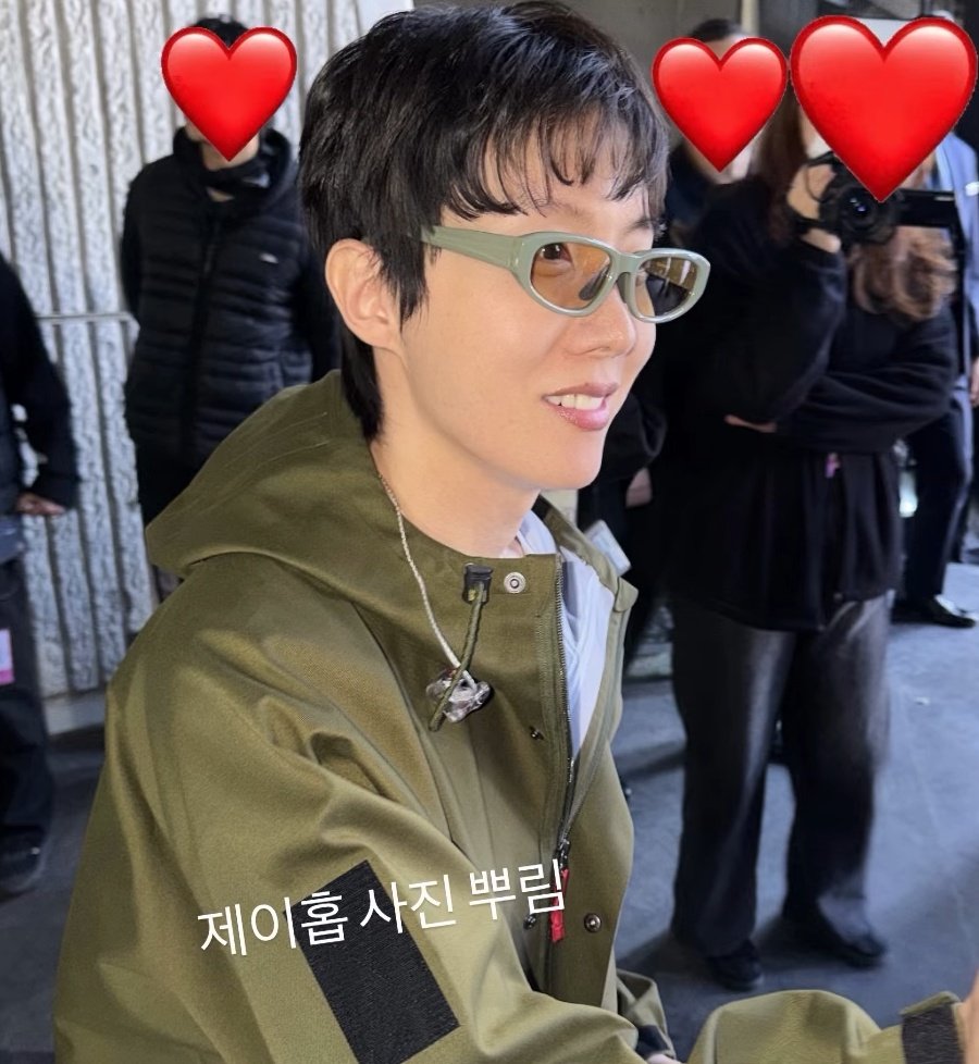 vhope love bot tweet media