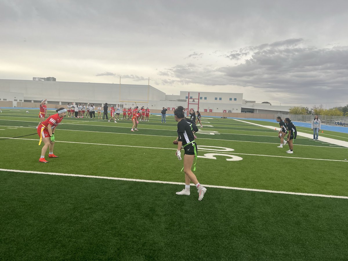Coach_DQ59's tweet image. Had an amazing opportUNITY this morning scrimmaging the Socorro Bulldogs girls flag football team. Great chance for our lady scorpions to compete against another team‼️#ScorpionStrong #RepTheH