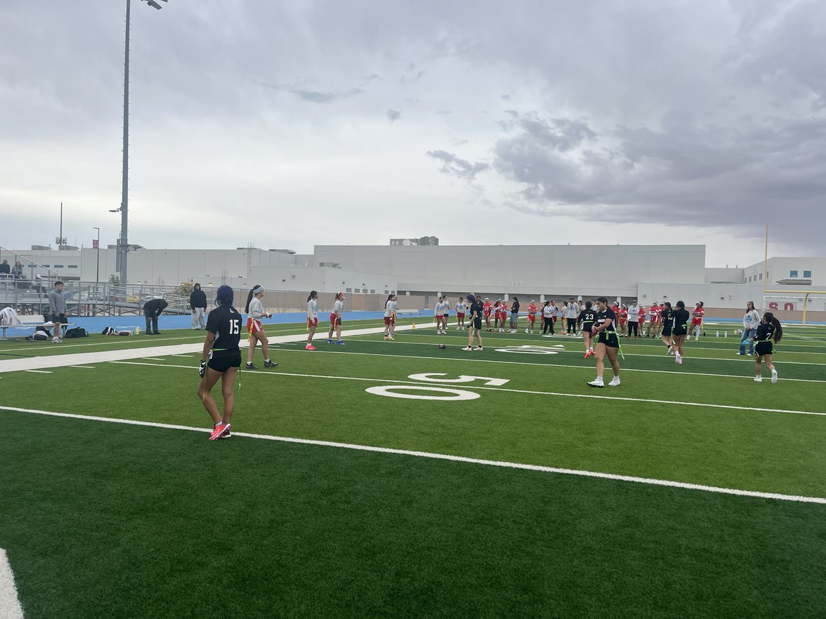 Coach_DQ59's tweet image. Had an amazing opportUNITY this morning scrimmaging the Socorro Bulldogs girls flag football team. Great chance for our lady scorpions to compete against another team‼️#ScorpionStrong #RepTheH