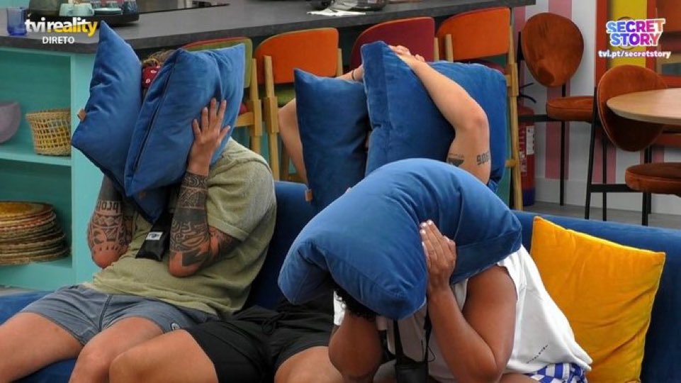 Eu cada vez que vez a Sara, Hugo e o Ricardo João abrem a boca #sstvi