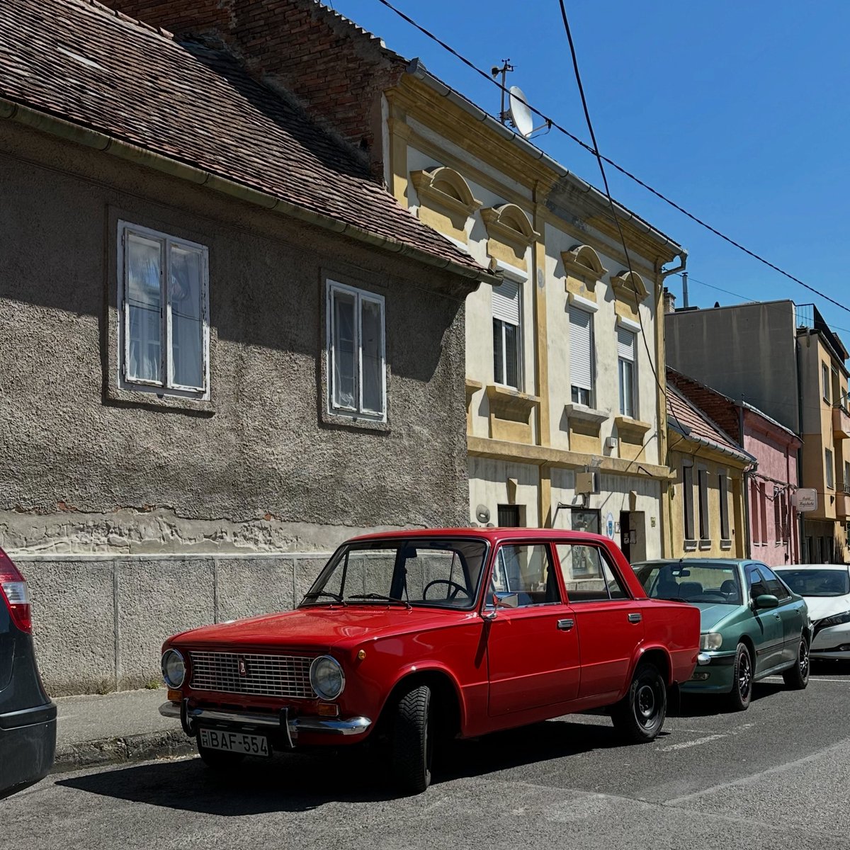 DeadCarWalking's tweet image. It’s one of the oldest Ladas I’ve ever spotted.

Lada 1200 (VAZ-2101, 1972) spotted in Pécs/Hungary.

#Lada #Lada1200 #Fiat124