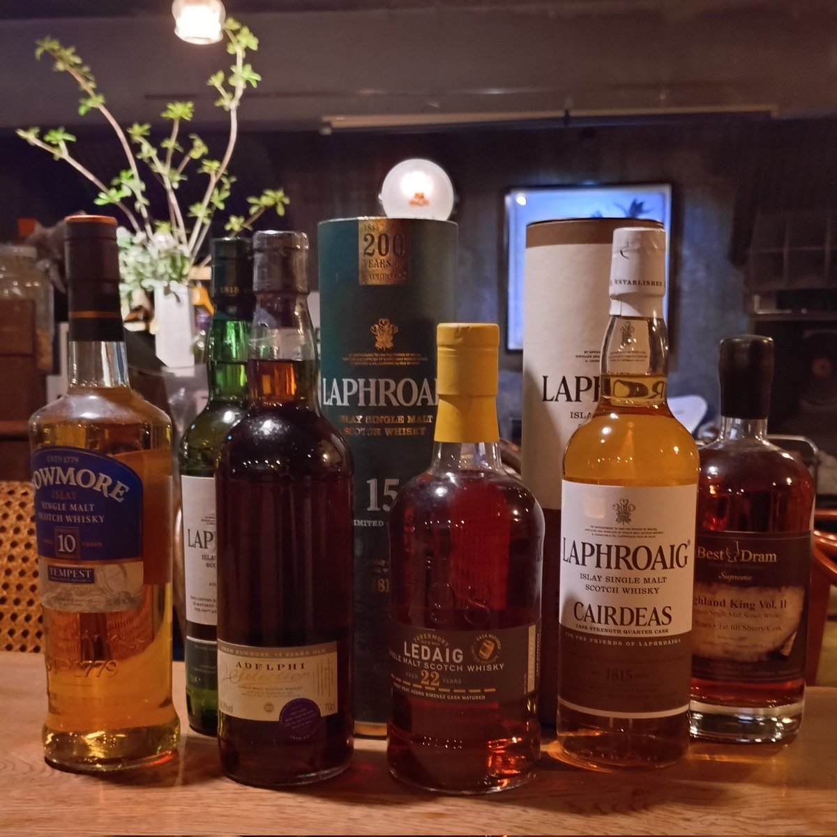 bar_haruya's tweet photo. 今日は雨もありのんびり営業でして
その間にハルフェスで開けるボトルを考えておりました。
ジャパニーズはフィッシュボーン様にお任せし、ニッカと吉岡里帆的ピーチは小樽　BOTA様にお願いし、オールドボトルはy'sバー様と京都洋酒研究所様にお願いし
当店はお手軽ピート系あたりを持って参加します。 https://t.co/C3pCABaQQx