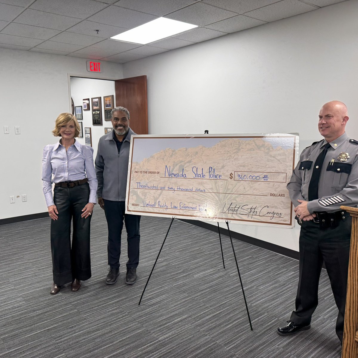 RepHorsford's tweet image. I joined my colleague Congresswoman @RepSusieLee to announce $360,000 in federal funding we secured for the Nevada State Police, purchasing four virtual reality training systems for 218 officers. Smart investment. Responsible governance. Safe policing. #Nevada #SafePolicing