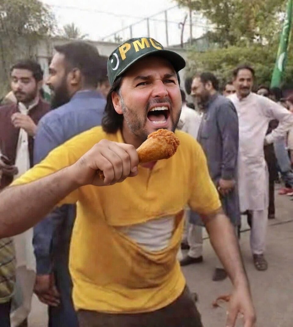 IHameedQ's tweet image. #JDVance at #PMLN jalsa 😃

#PatwariLogic