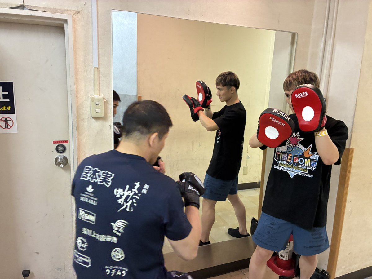 kurasato2003's tweet photo. 修斗セコンド、結果は反則勝ちと判定負け。
成長と課題が見えた試合。
みんなもっともっと強くなれる！ https://t.co/Q3r7taPtZo