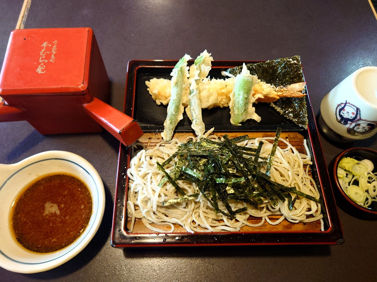 今年度は新しい職場に異動になり、最近ようやく落ち着いて練習できるようになった。新職場の卓球部はコーチも顧問もふざけた奴ばかりで今年度も敵だらけ。今日は部活後、昼も食べず移動して西荻窪P4matchで優勝し、本むらで遅い昼食。今年度も逆境に負けず、自己鍛錬も部活指導も頑張っていく次第。