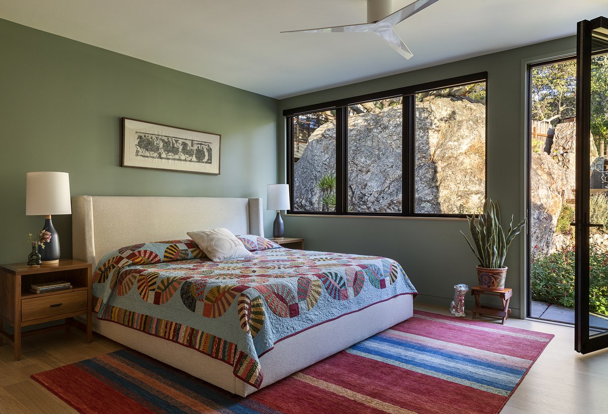 WeatherShield's tweet image. This Thousand Oaks home embraces its natural surroundings – using existing rock formations and expansive windows to create a seamless connection between architecture and environment. #CaliforniaHomes #ArchitecturalDesign #Nature

Images by Michele Lee Willson Photography