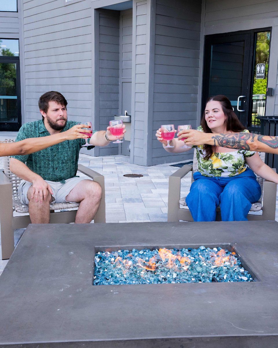 📍 Community Highlight: Element at Celebration Pointe in Gainesville, FL.

Enjoy resort-style living with a sparkling pool, cozy outdoor fire pit lounges, modern apartment interiors, and a 24/7 fitness center.

#CMC #CMCApartments #ElementAtCelebrationPointe