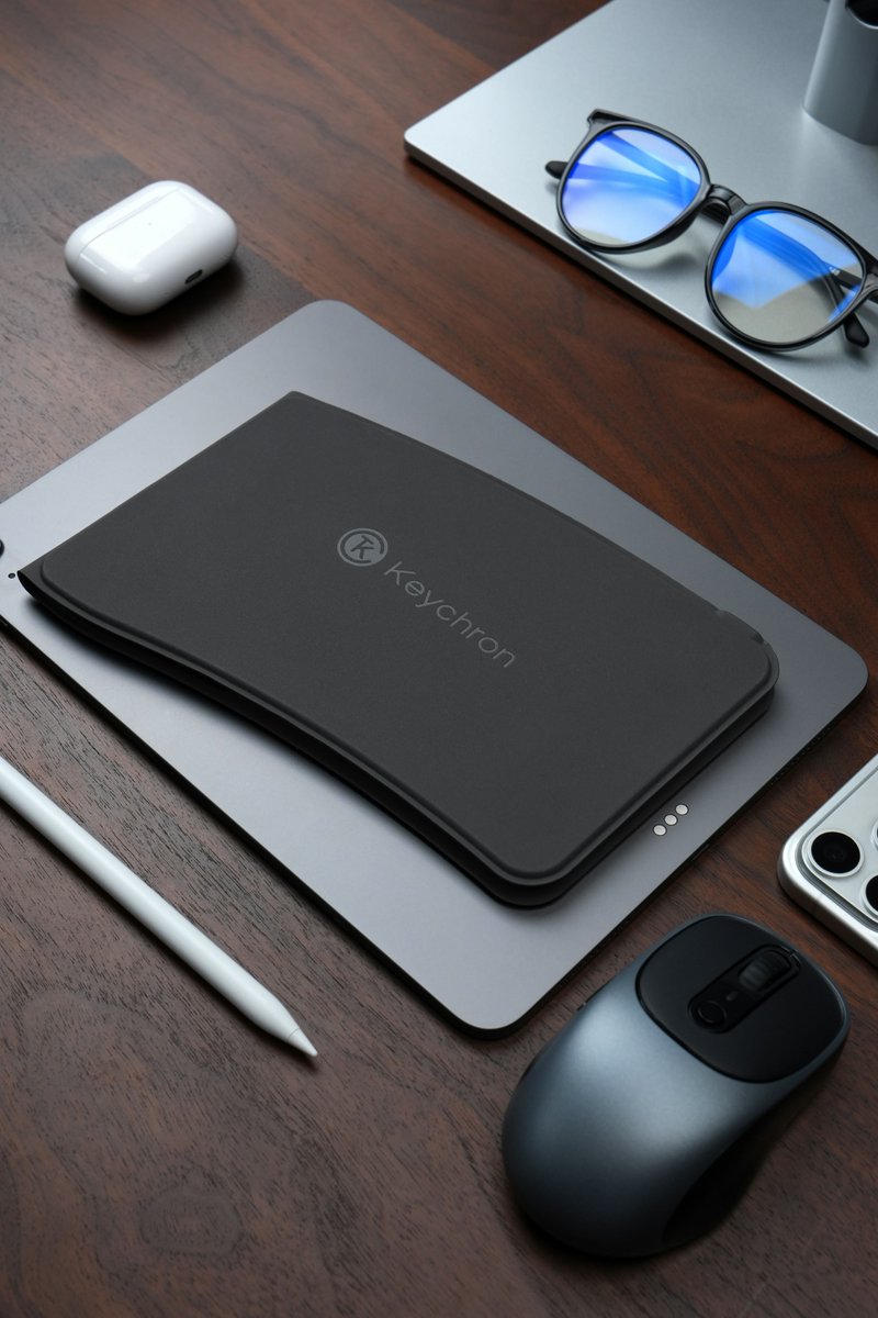 KeychronMK's tweet photo. Yes, we literally take the B11 Pro keyboard everywhere! It’s wireless, foldable, super lightweight, and easy to store—perfect for on the go.
#Keychron #KeychronB11Pro #FoldableKeyboard #VShapeKeyboard #PortableKeyboard #ThinKeyboard #TechGear #WirelessKeyboard #OnTheGo https://t.co/fQ7ofNFFoL