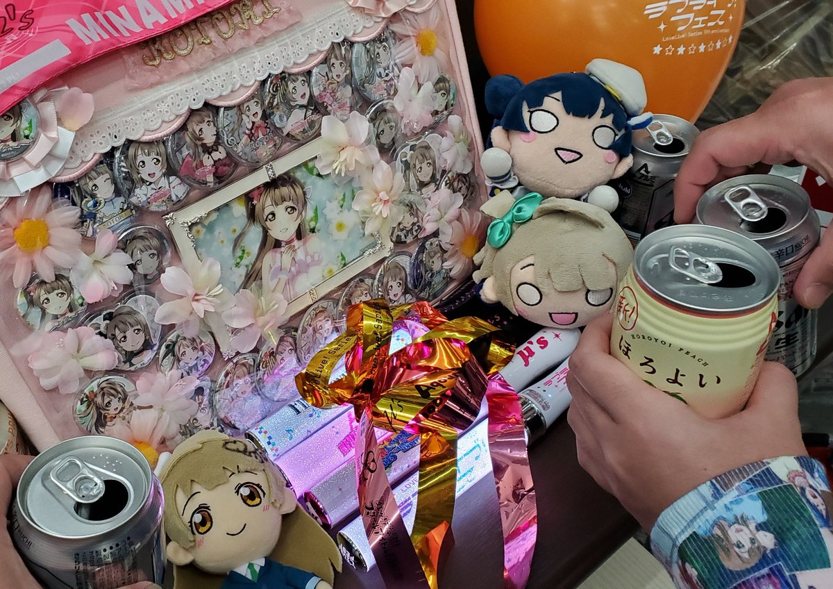 vicks2054's tweet photo. こないだファイナル10周年でまた円盤観てからフェスも観たいなってこっちもまた観てる(^o^)そんであらためてファイナルもフェスも入って最高だったし区切りすぎたからおばしも行かなかったしフェス2も行かないって決めましたってゆう置き餅(^o^)フェス2はぐっずと痛バ連番だけ行こうかなって(^o^) https://t.co/isJNWlZNRQ