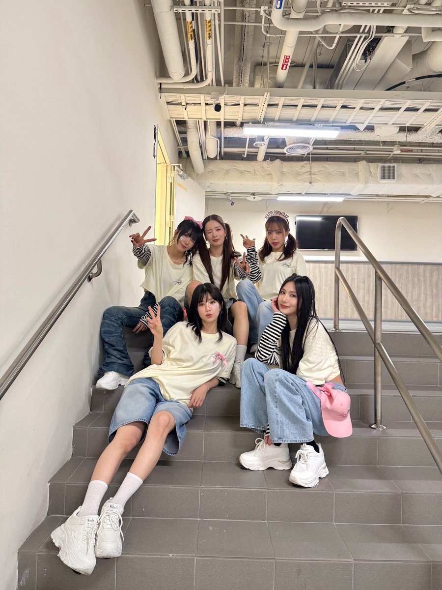 [📸]

2026 Apink 8th Concert <The Origin : APINK> 
in KAOHSIUNG

가장 빛나는 우리의 청춘
오랜 시간 함께한 판다
슝슝 지나도 우리는 여기 있어
Thank you, Kaohsiung 💓

#에이핑크 #Apink 
#TheOrigin_APINK
#박초롱 #윤보미 #정은지
#김남주 #오하영