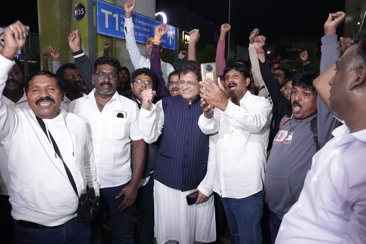 sanghaviharsh's tweet photo. A moment of relief, gratitude and pride. 

From uncertain waters to safe shores, hundreds of Indian fishermen stranded along the Iranian coast are finally on their way home. Now safely boarded to Ahmedabad, their journey reflects resilience and the unwavering commitment of India to its people, wherever they may be.

Heartfelt thanks to Hon’ble PM Shri @narendramodi ji and Union Minister Shri @PiyushGoyal ji for ensuring their safe evacuation and return.

This is India that cares. This is India that delivers.