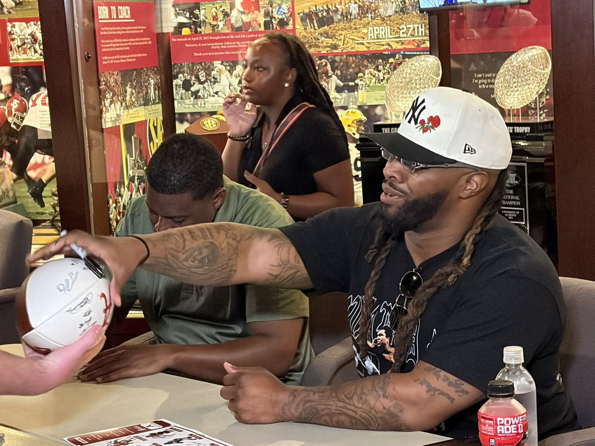 We’re at the <a href="/bryantmuseum/">bryantmuseum</a> autograph signing. Alabama legend Trent Richardson is in the building! 🔥

#CollegeFootball #RollTide #BamaFactor