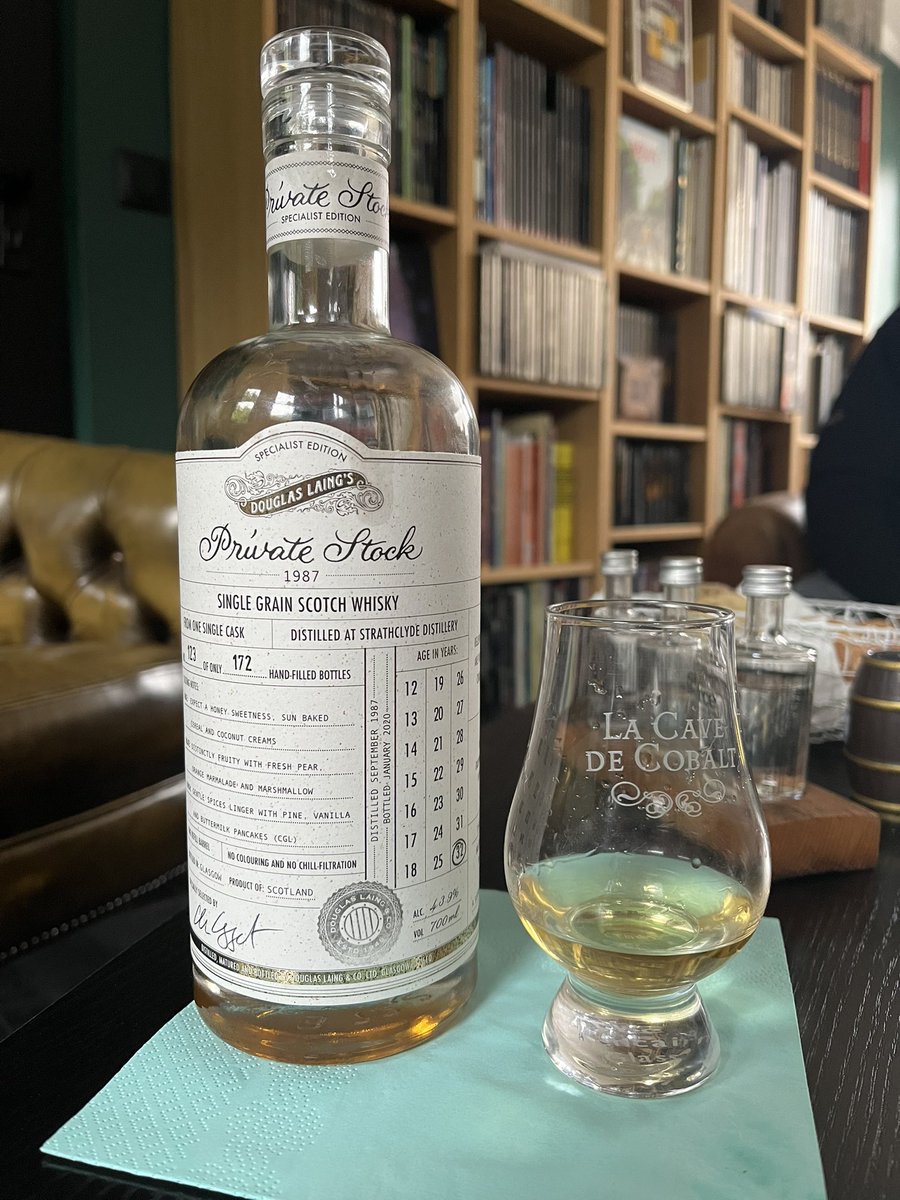 korz19's tweet photo. @FAShooter @LaCaveDeCobalt On passe à du single grain de chez Strathclyde Private Stock de 32 ans ! #whisky #strathclyde https://t.co/xFd0GYnDAL