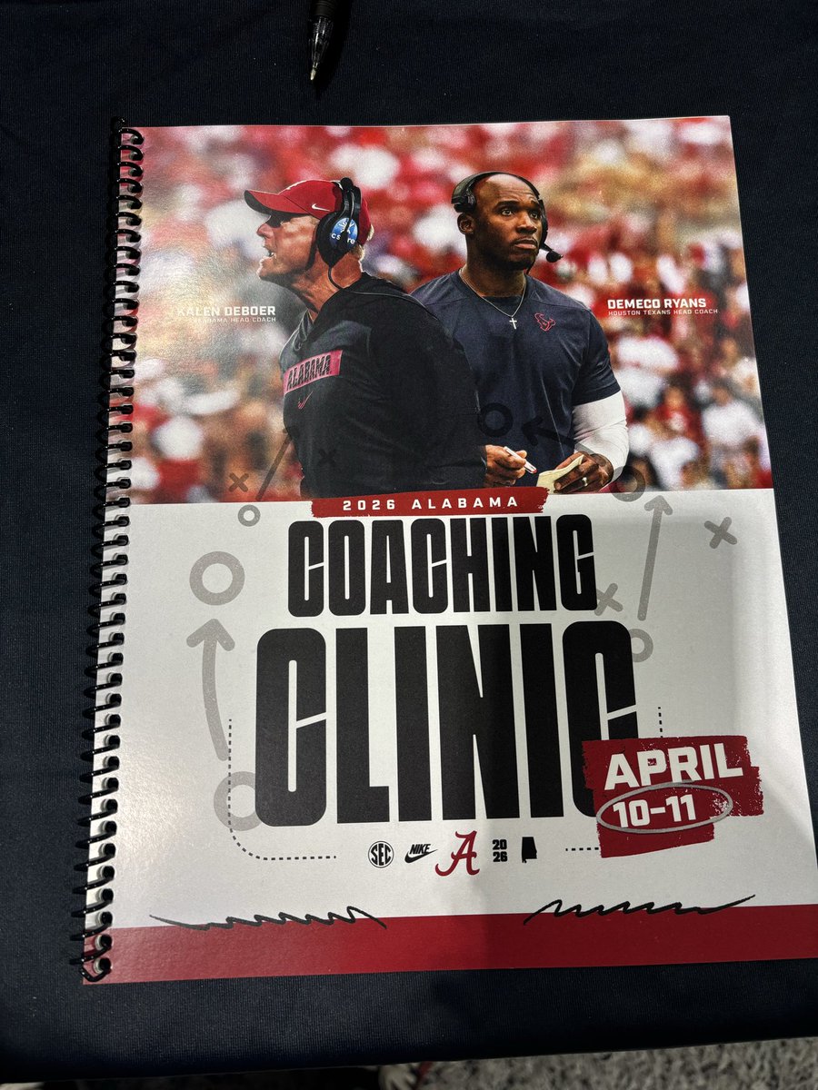 CoachHardeman's tweet image. While in T-town, getting chance to listen to H-town’s finest! 💯

#TexansSwarm
#AlwaysLearning