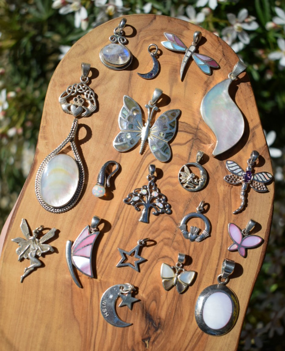 amanteboutique's tweet photo. A feast for the eyes 👀 

These preloved and vintage pendants have been given a new lease of life; cleaned, polished and packaged ready to send to you.

If you're looking for sustainable and unique jewellery, you've found the right shop! https://t.co/zifpmlZicy