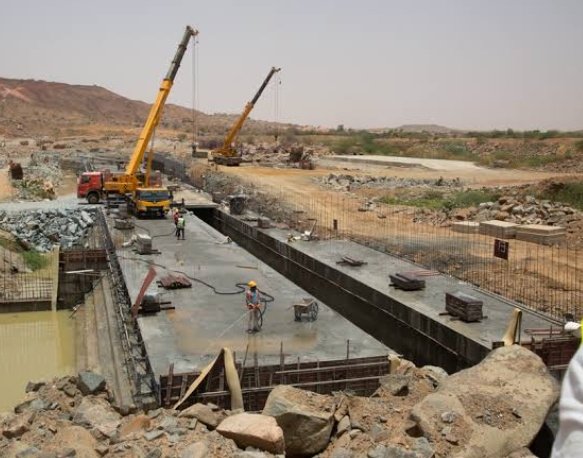 AzizHassoumi's tweet image. #NIGER 🇳🇪 : selon des sources sûres, les travaux du barrage de Kandaji démarreront dans les jours a venir.
Si tout se déroule normalement, dans 24 Mois le Niger pourra vendre de l'électricité au pays voisins.
NB: le taux d'exécution des travaux est de 31,6%.