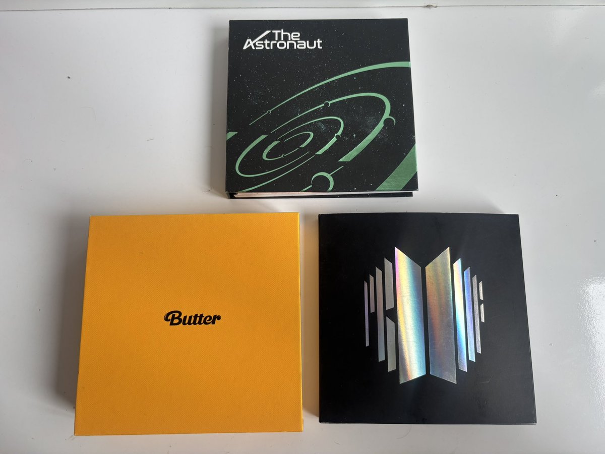 i27129's tweet photo. vendo/venda bts 

— albums R$ 55 + frete (pouco avariados)
butter cream ver
the astronaut 
proof
— photocard R$ 25 + frete
taehyung e jhope

mando video foto etc na dm! https://t.co/WmbwOZd7ID