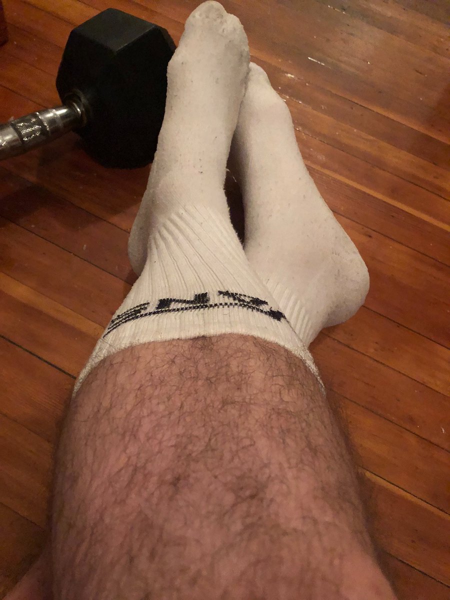 ClitMakerMatt's tweet photo. It’s ok, you’re neurologically programmed to need my big feet. #feet #alpha https://t.co/kAdGpzQIwZ