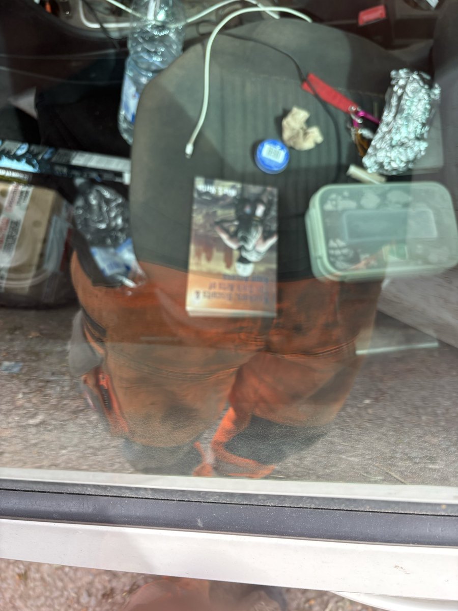 mikesmartin1973's tweet photo. When you walk past a car and see your book on the seatπππ»
#ropeaccess #author #writers #careers #climbers #writing
https://t.co/LCsUFbS5D8 https://t.co/UrnjDw0esk