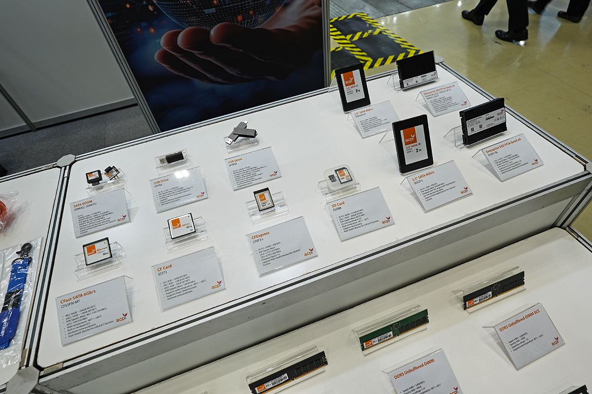 watch_akiba's tweet photo. Japan IT WeekのPatriot Memoryブースでは産業向けブランド「ACPI」のメモリやSSDが多数展示されていました。日本ではコンシューマー向けモデルを店頭で見かけなくなってしまいましたが、今も幅広いジャンルの製品を開発/販売しています。 https://t.co/EwXbDGCE7V
