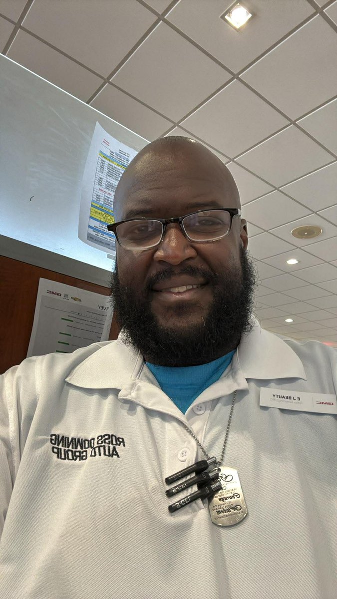 RossDowningGonz's tweet photo. 📸🚗 It’s #SelfieSaturday! 🚗📸

Big smiles, great vibes, and the perfect day to get into the car you’ve been wanting! 😎

Swing by and see EJ Beauty today — let’s take a selfie with your new ride and get you driving something you’re excited about! 🔑✨ https://t.co/xtk4zRtbmQ