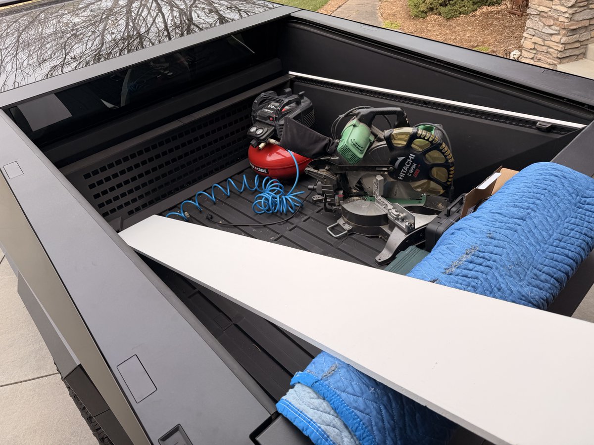 Dan from Spotted Model: Cars & Tech tweet media