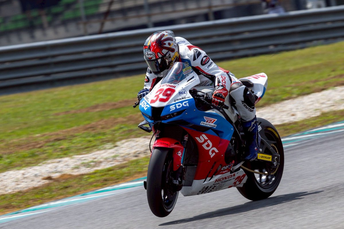 keito_abe01's tweet photo. Asia road race championship rd.1
in Malaysia🇲🇾
⁡
Qualify→p2
race1→p2
⁡
Don't give up✊
We will have a chance to win
Without losing concentration👀

#sdg  #harcpro  #arrc  #asb1000 #kushitani  #Araihelmet  #gcomfort  #首都高バトル  #mcd  #sfb https://t.co/eOGsISw6Pz