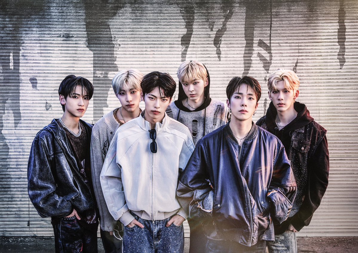 UpdateKBoys's tweet image. O FRAME THE X divulgou sua primeira foto oficial em grupo, revelando os membros do grupo. A formação inclui o Roa e Ato, ex-membros do TRIGER.

#FRAMETHEX #FRAMETHE_X #FTX #프레임더엑스