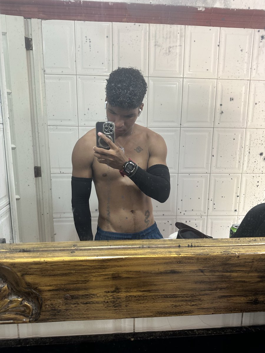 Samu_M15's tweet photo. At work 😜 https://t.co/5AH0t7jYl6