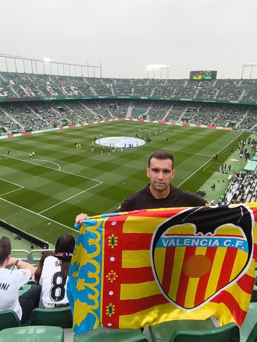 dani_vcf14's tweet photo. Uno más contigo @valenciacf 🤍🖤🦇 https://t.co/OE4DiNRbwK