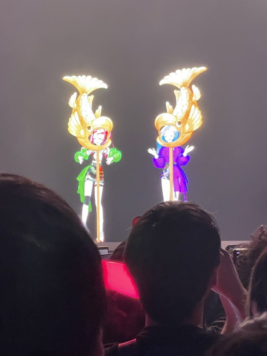 yanys08's tweet photo. 最高のライブだった。
これに尽きる〜

最後の方にヒナと指差し合って手振りあった気がするから勝手に通じ合ったって気持ちで明日以降生きてく()
最後のサプライズ、HIMEHINAはほんまにそこにいるって震えた…
やはり現場でしか味わえない感動がライブにはあるね！
 #ヒメヒナワールドツアー名古屋 https://t.co/113YQ93aQG