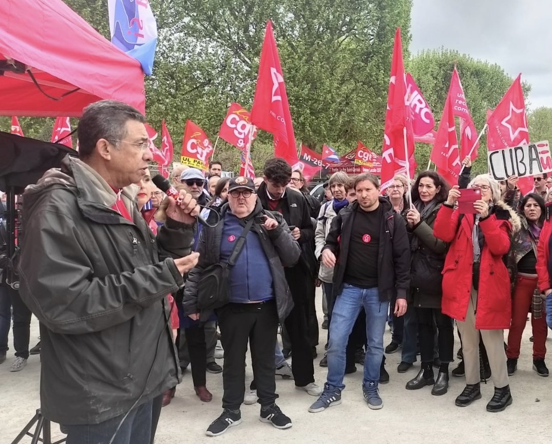 ✊️París por C U B A 🇨🇺🇫🇷

Gracias Francia por la solidaridad y alzar la voz contra la agresión imperialista.

🚩11/4 - Magnifique rassemblement à Paris en soutien à Cuba et contre l'agression impérialiste

#CubaEstáFirme #CubaNoEstáSola #HandsOffCuba <a href="/CubaMINREX/">Cancillería de Cuba</a> <a href="/cubavsbloqueo/">Cuba Vs Bloqueo</a>