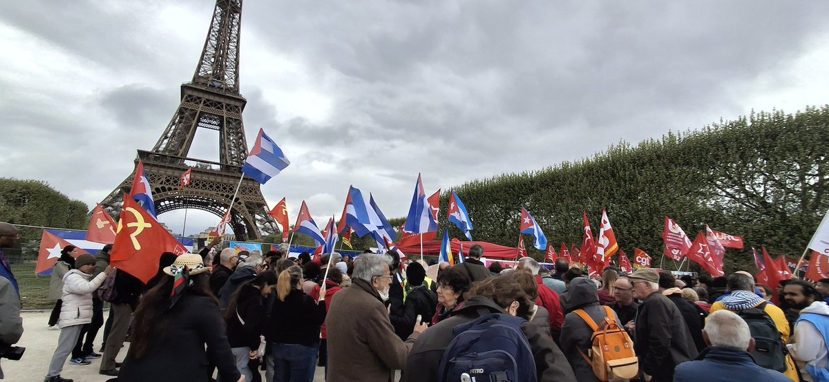 🚩11/4/2026 ✊️Magnifique rassemblement à Paris en soutien à Cuba et contre l'agression impérialiste.🇨🇺🇫🇷

📸 Gallérie⤵️ #CubaEstáFirme 
#CubaNoEstáSola #HandsOffCuba