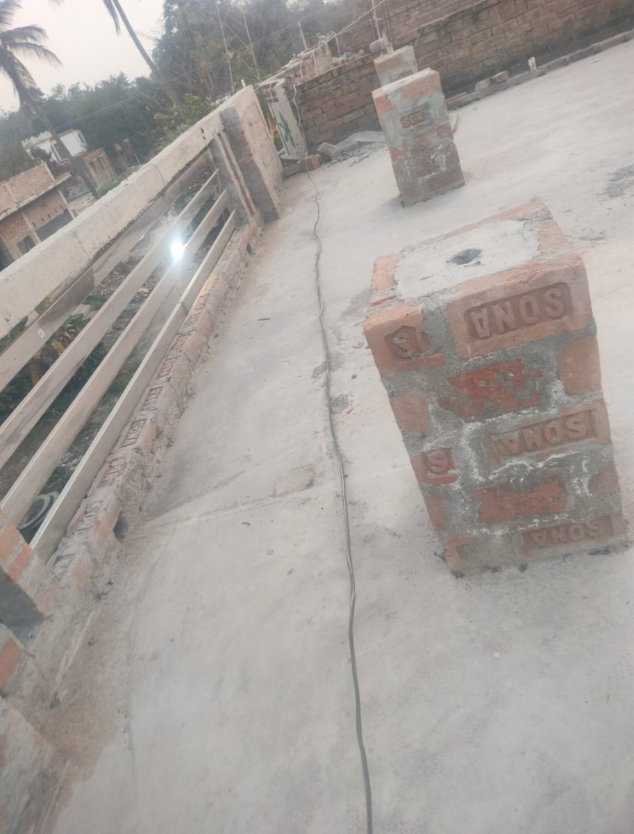 Abhinavsingh570's tweet image. "⚠️ Unauthorised wire on my roof (pic). Risky &amp;amp; unresolved! CA no. 120311661073.  remove this wire ASAP.@SEVA_NBPDCL @NitishKumar @officecmbihar @BiharEnergy, ensure this illegal wire is removed at once to prevent any accident. #ConsumerRights #ElectricitySafety #NotResolved 🚨"