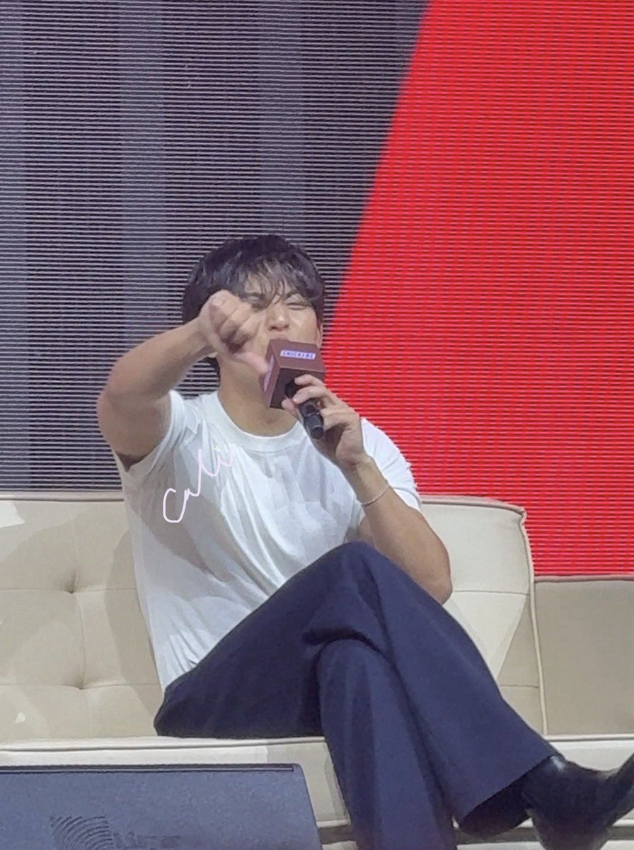 cali ✩ tweet media