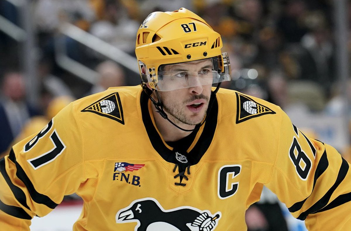 lukefoxjukebox's tweet image. Quick Shifts: Maple Leafs, Panthers must lose | Darren Raddysh a UFA fit in Toronto | Sidney Crosby back where he belongs | Capitals AGM a person of interest for Leafs? | Anze Kopitar's showtime swimming pool + 7 more NHL things... tinyurl.com/ynp9j8xx