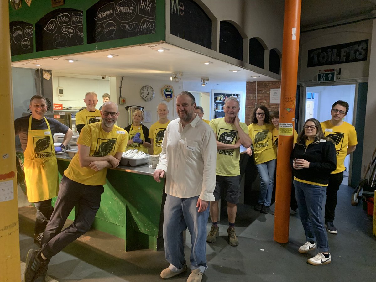 LifeshareUK's tweet image. Two very busy breakfasts for us with 127 guests today &amp;amp; 98 Friday, brilliant atmosphere with our outstanding volunteers making sure everyone was cared for as always #Manchester 🐝🩵❤️