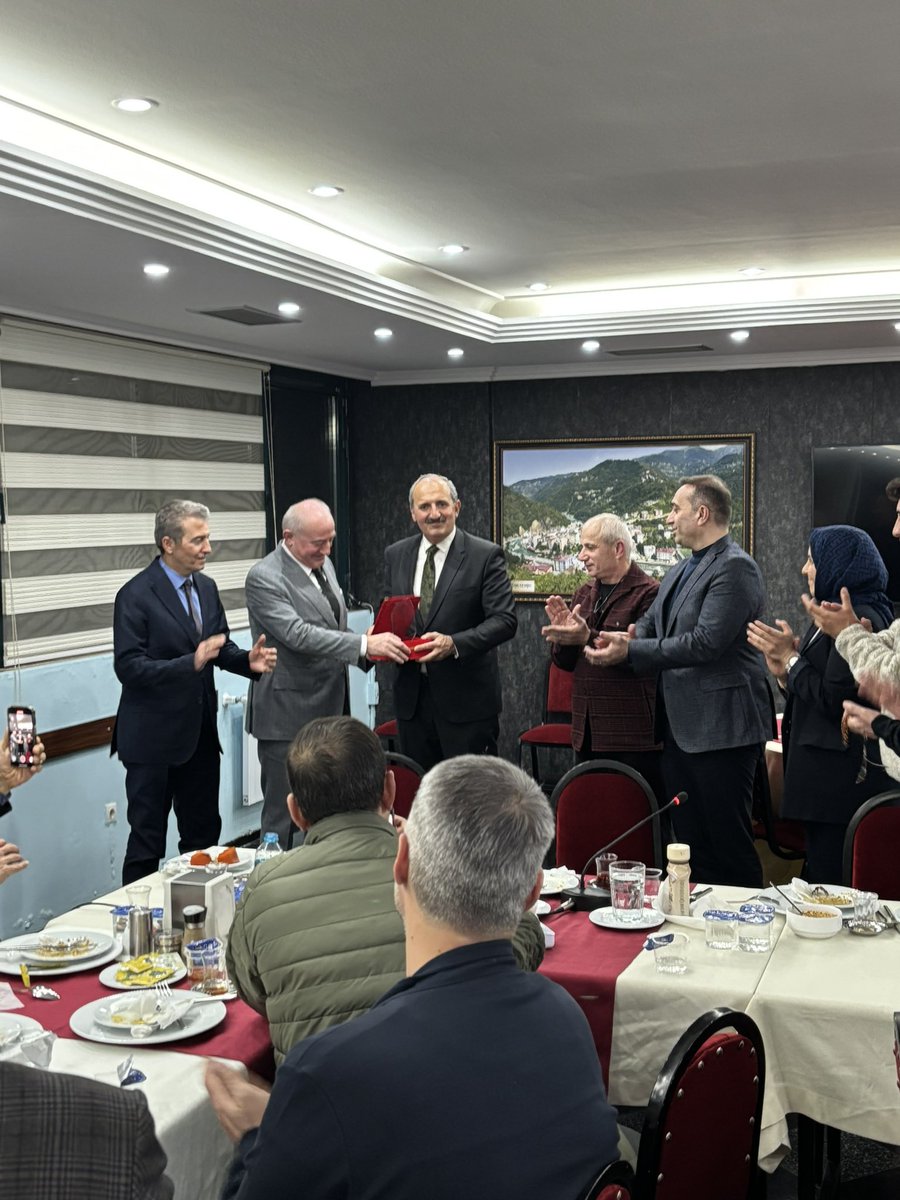 genccader's tweet photo. Beşincisini gerçekleştirdiğimiz  Sektör Günleri kapsamında, Anayasa Mahkemesi Üyesi Prof. Dr. Yusuf Şevki Hakyemez’i derneğimizde ağırladık. Hukuk, Çaykara ve hayata dair pek çok başlıkta keyifli ve samimi bir sohbet gerçekleştirdik. https://t.co/dSYw6C67MG