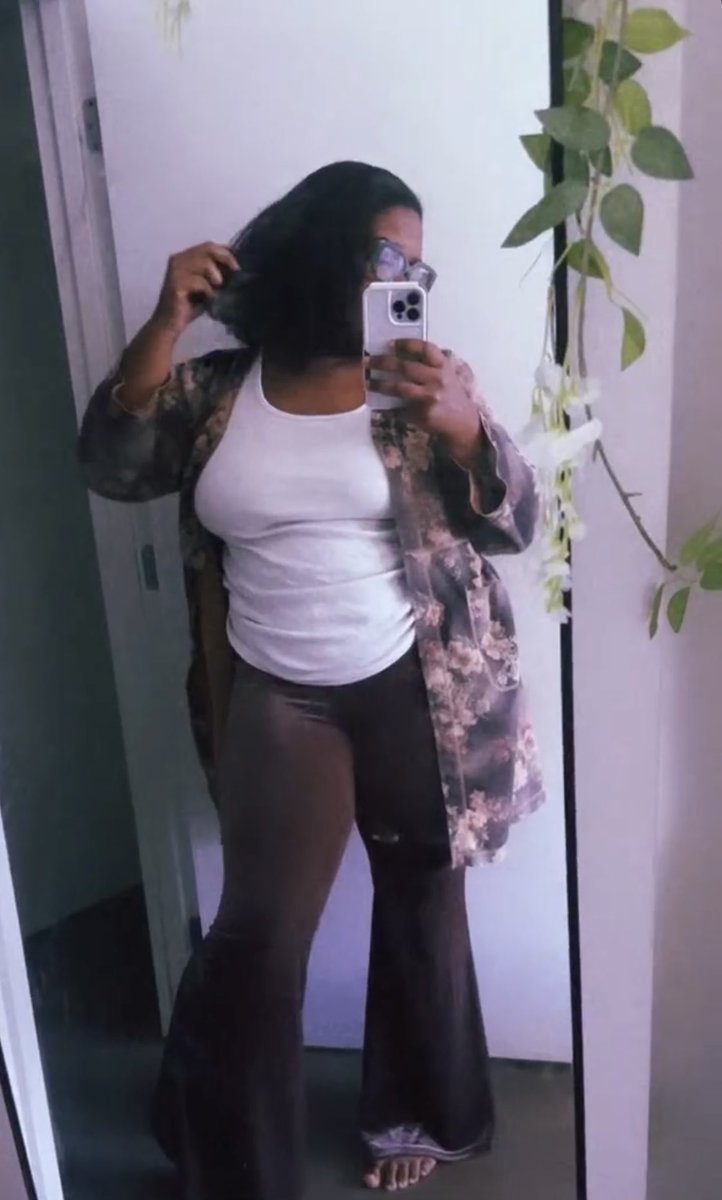sweetpea_drella's tweet photo. Time to get up and get some work done 😫🙄 https://t.co/i0cwiZNrUH