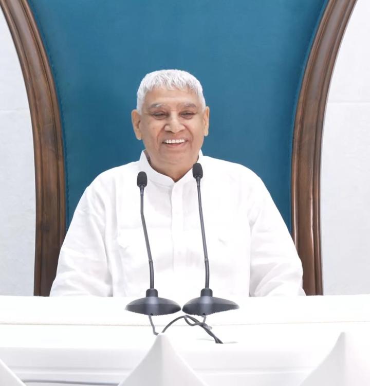 #GodMorningSaturday
गुरु चरणों की धूल 
उसी को प्राप्त होती है जो गुरुधारण कर लेता है। पूर्ण गुरु से सत्य मंत्रों 'की साधना प्राप्त करके जीव की मुक्ति होती है। उस जीव को कल्याण मार्ग प्राप्त हो जाता हैं!
संत रामपाल जी महाराज जी से निःशुल्क नामदीक्षा व निःशुल्क पुस्तक प्राप्त
