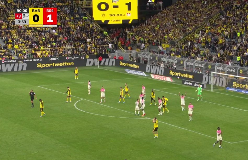 Rechter Außenverteidiger tweet media