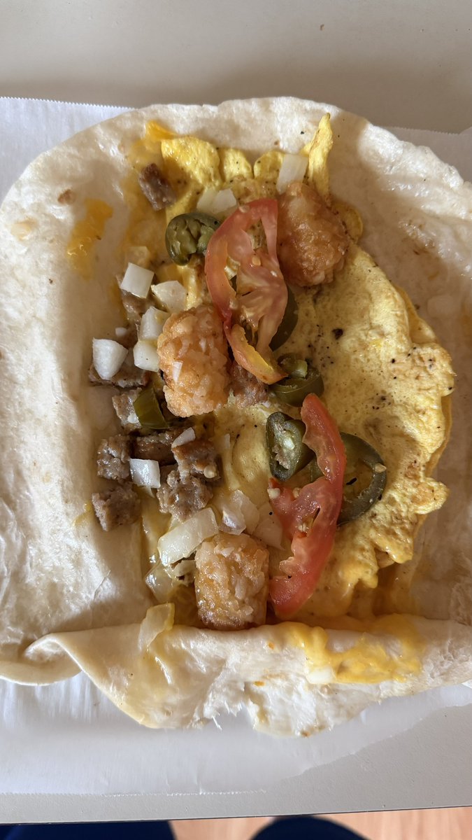 TheUncleFestr's tweet photo. @sonicdrivein what exactly is “Super Sonic” about 3 tater tots, a tablespoon and a half of sausage, 5 small jalapeño slices 2 eggs?

Super Sad is more like it. https://t.co/tdiTAONOBX