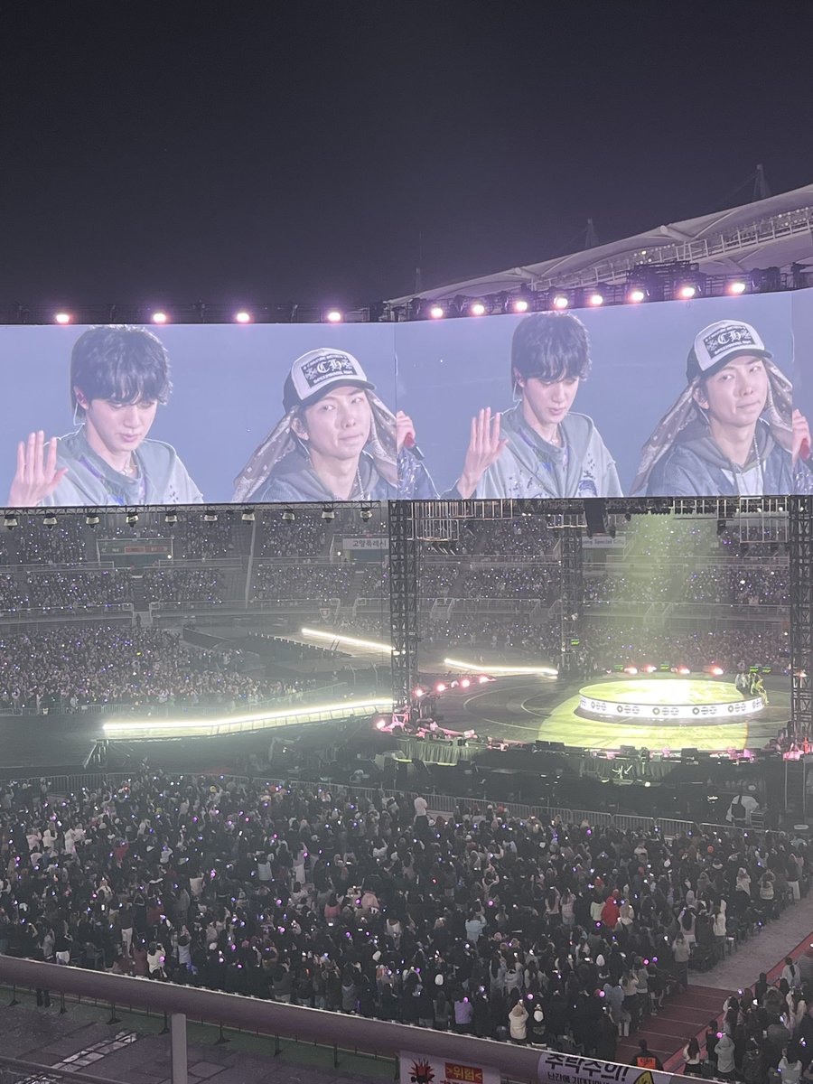 ko_rrj's tweet photo. 💟 https://t.co/AiObu10m4n