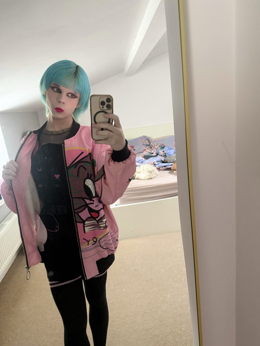 Off out for the wonderful weekend adventures! 😊✨ Had a very jam packed last week so we just going out for nice little time at the local pub!