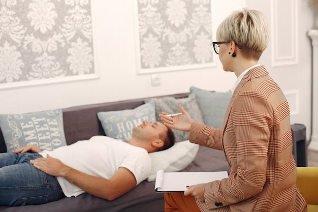 MTITherapist's tweet image. Feel lighter! Hypnotherapy &amp;amp; regression can resolve issues by recalling memories. Shed limiting beliefs &amp;amp; find emotional balance. Connect with Mind Transformation Inc for compassionate care!🌟 #smokingcessation #hypnosis #Hypnotherapy #traumarelief #addictionrecovery