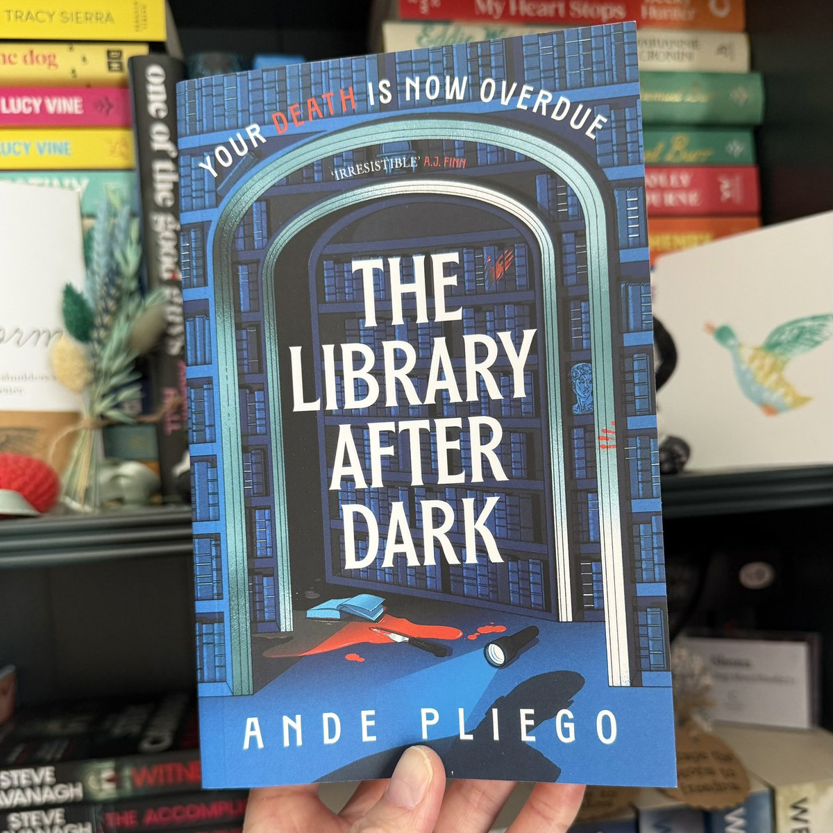 shonaholmes23's tweet image. 📚📮#BookPost📚📮

After loving #YouAreFatallyInvited I’m very excited to have received a copy of #TheLibraryAfterDark by @andepliegowrite

This upcoming release sounds like another captivating mystery to be solved!🔍

Huge thanks to @emma_fairey @TransworldBooks 📖

#BookTwitter