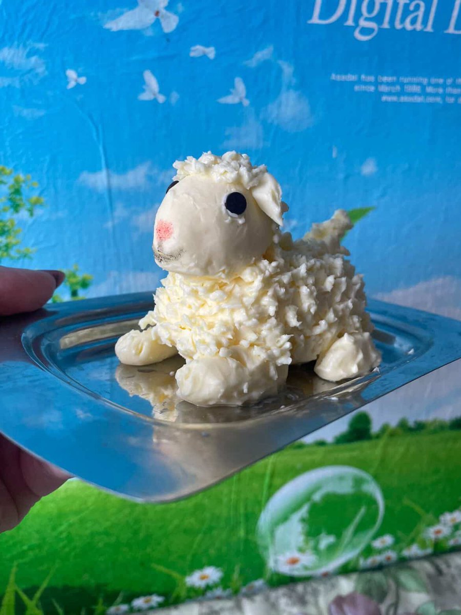 ця вітражниця tweet media